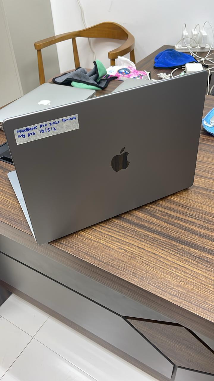 MacBook Pro 2021 Model 16 inches M1 Pro 16 GB 512 GB with charging cable and Bag