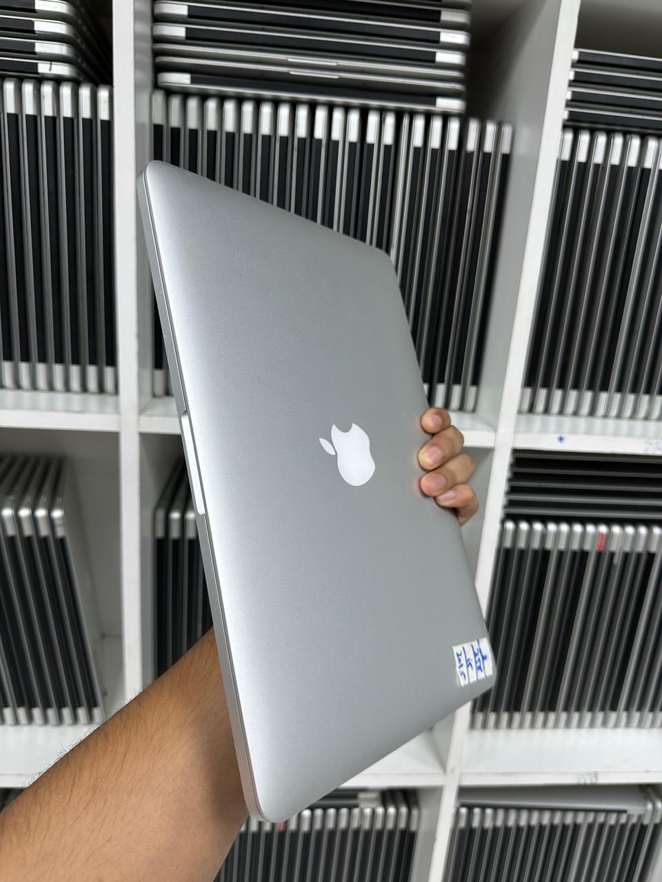 MacBook Pro 2015 Core i5 8GB 256 GB 10/10 Condition with charger with B ag
