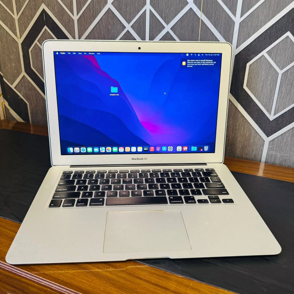 MacBook Air  Core i5 128 GB With charger and bag