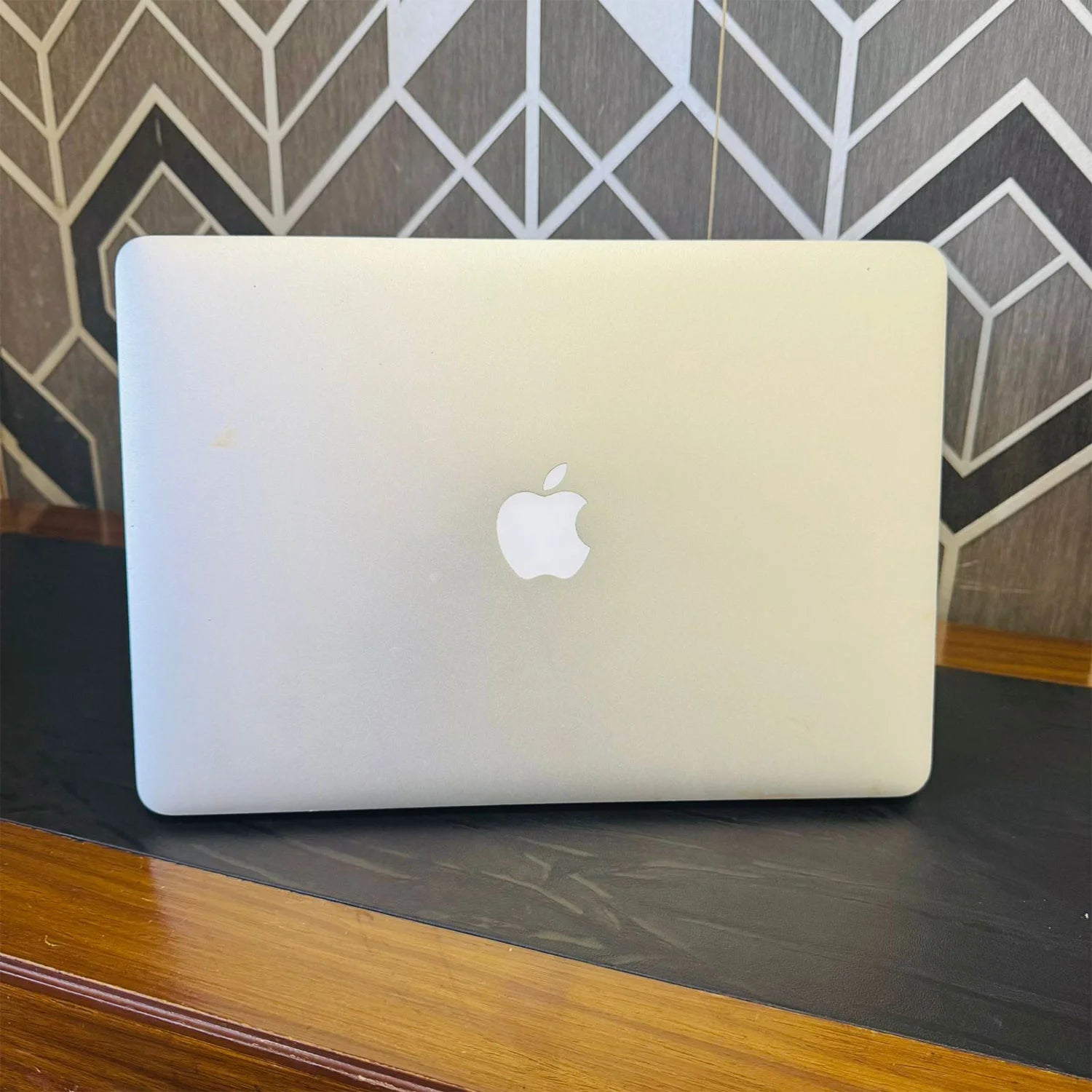 MacBook Air  Core i5 128 GB With charger and bag