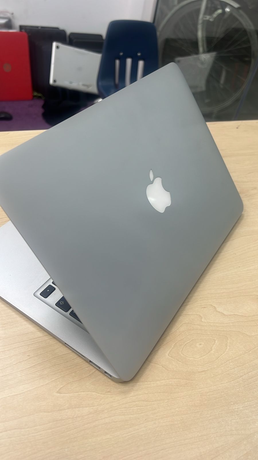 MacBook Air  Core i5 128 GB With charger and bag