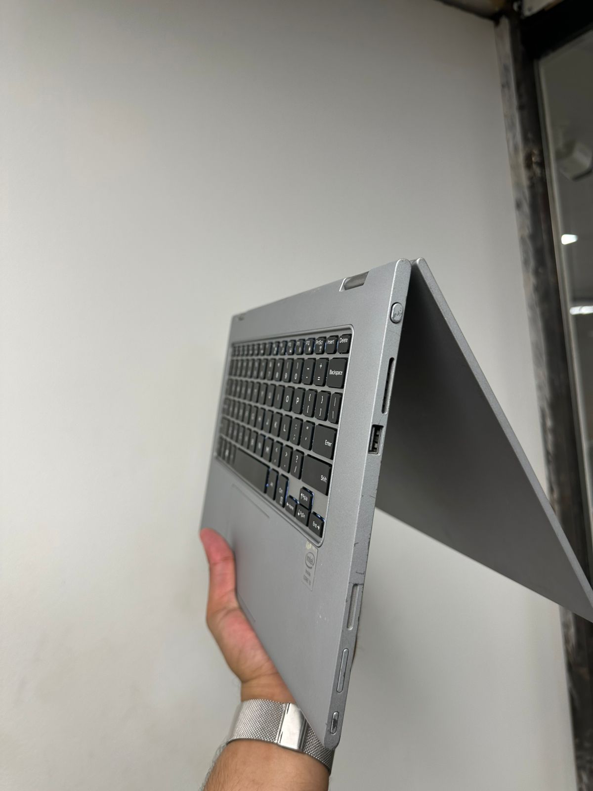Dell laptop  Touch screen & 360 Also pen 🖊️ available  8gb ram 500gb storage  With original charger  Bag 399 Free delivery deal