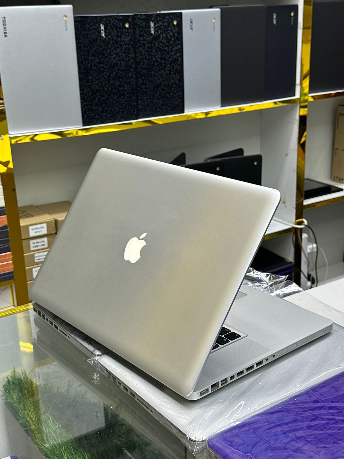 Deal Offer MacBook Pro 15 inches Core i5 and core i7 256 GB With charger and bag