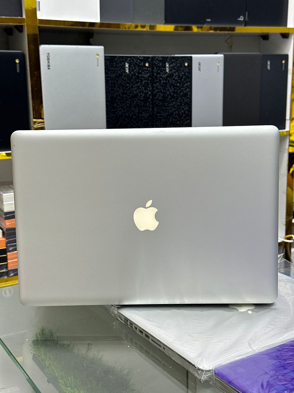 Deal Offer MacBook Pro 15 inches Core i5 and core i7 256 GB With charger and bag