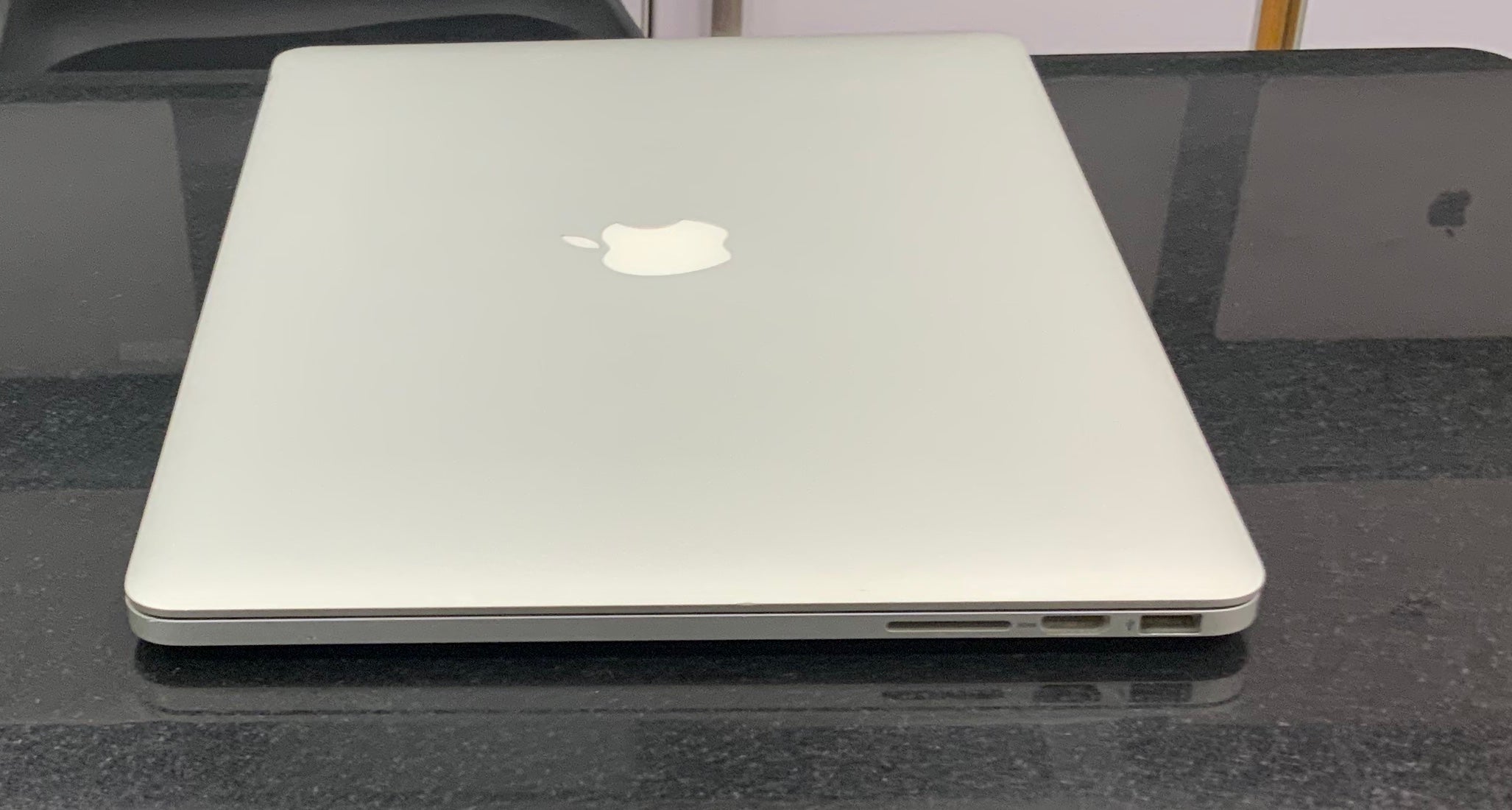 Offer MacBook Pro 2015 Core i7 16/512 With charger bag