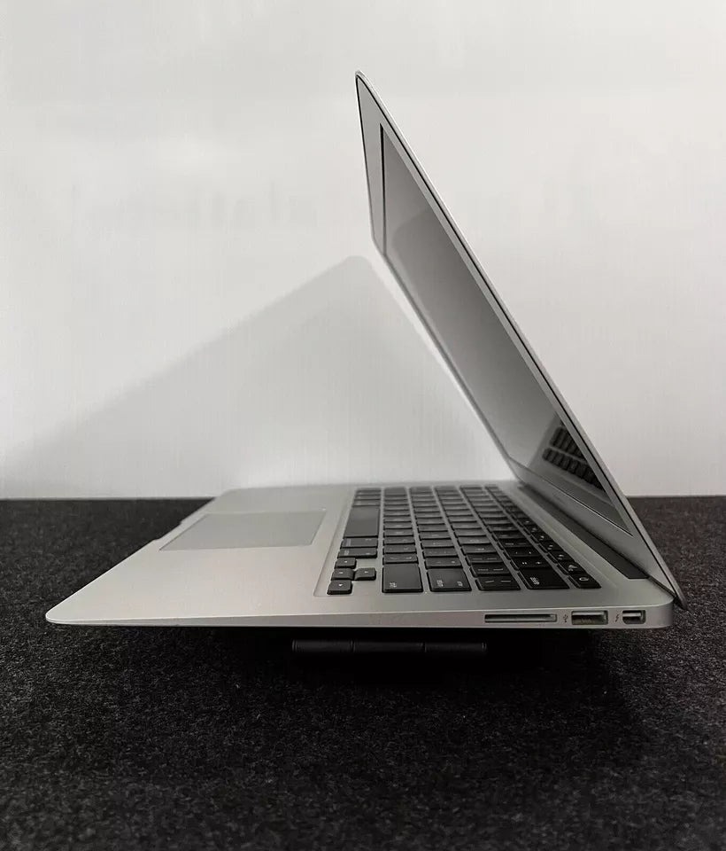 MacBook Air  Core i5 128 GB With charger and bag